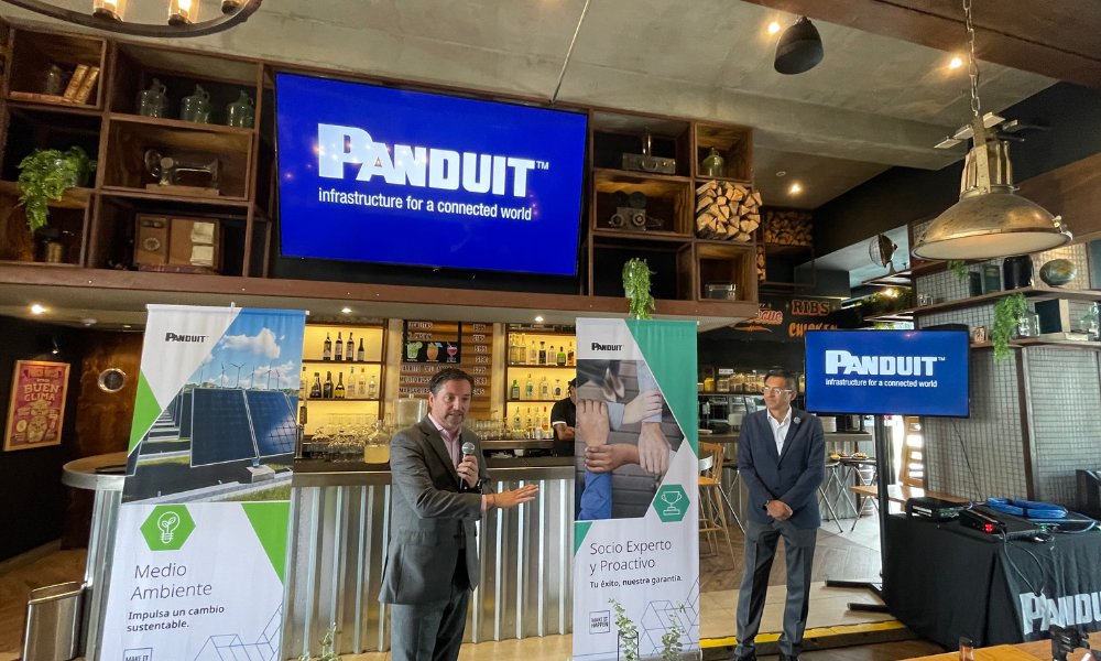 ITsellerNews's tweet image. #ITsellerMexico 

⚡️Juan Pablo Borray, BDM Enterprise para Latinoamérica, y Víctor Juárez, Technical Systems Engineer, de @PanduitLATAM, presentaron #FMPS, el nuevo sistema que revoluciona la distribución eléctrica. 

itseller.mx/2025/05/07/pan…