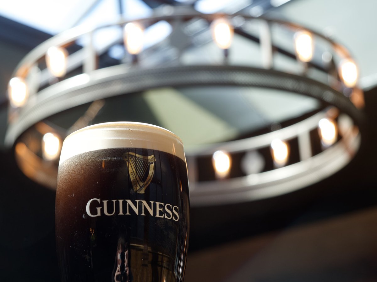 Although the winters a long way away, a Guinness in the sun is just as delicious in it’s own way 😋☀️

#youngs
#youngspubs 
#Guiness