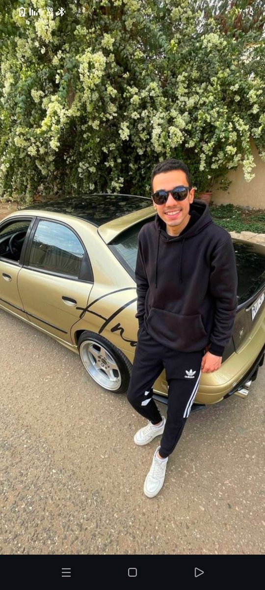 دلوقتي ياجماعة الولد دا شمال وعمال يضحك على بنات الناس ويتسلي بيهم وداخل خارج معاهم ولما يبدأ يزهق منهم يرميهم ويكون عقدهم نفسيا هو شغال مندوب فمعمل رويال لاب ياريت اي حد يشوف البوست يشيرو عشان البنات تاخد بالها من نفسها وميخلوش حد يفكر يضحك عليهم أو يبتزهم