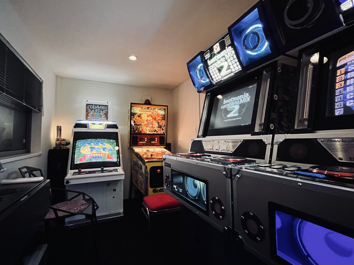 arcade room (SEGA ST-V / Gottlieb  Super Mario Bros. Mushroom World)