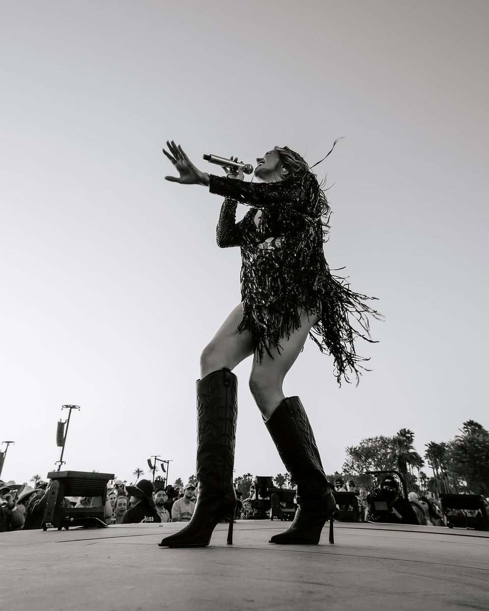 iHeartCountry tweet media