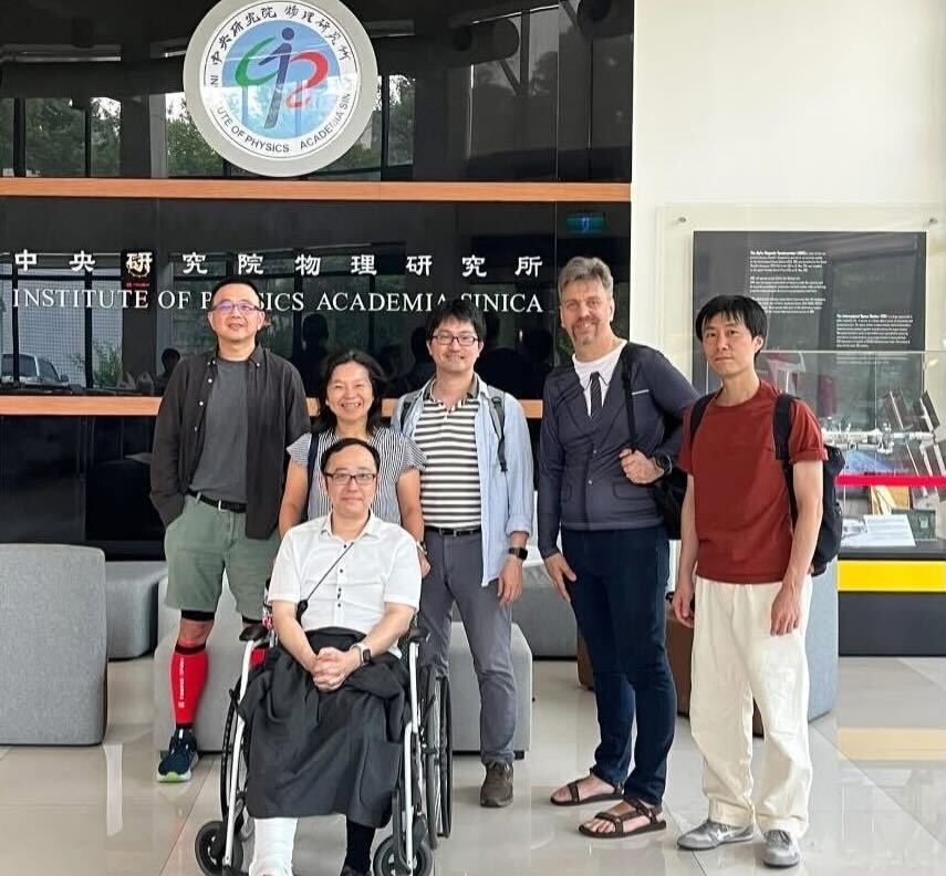 Prof. Oleg Igoshin from Dep Bioeng, Rice U, visited us on Tuesday! He delivered a great talk on their researches to uncover mechanisms of bacterial pattern formation using math modeling and machine-learning. We learnt a lot. Thank you again, Prof Igoshin!!