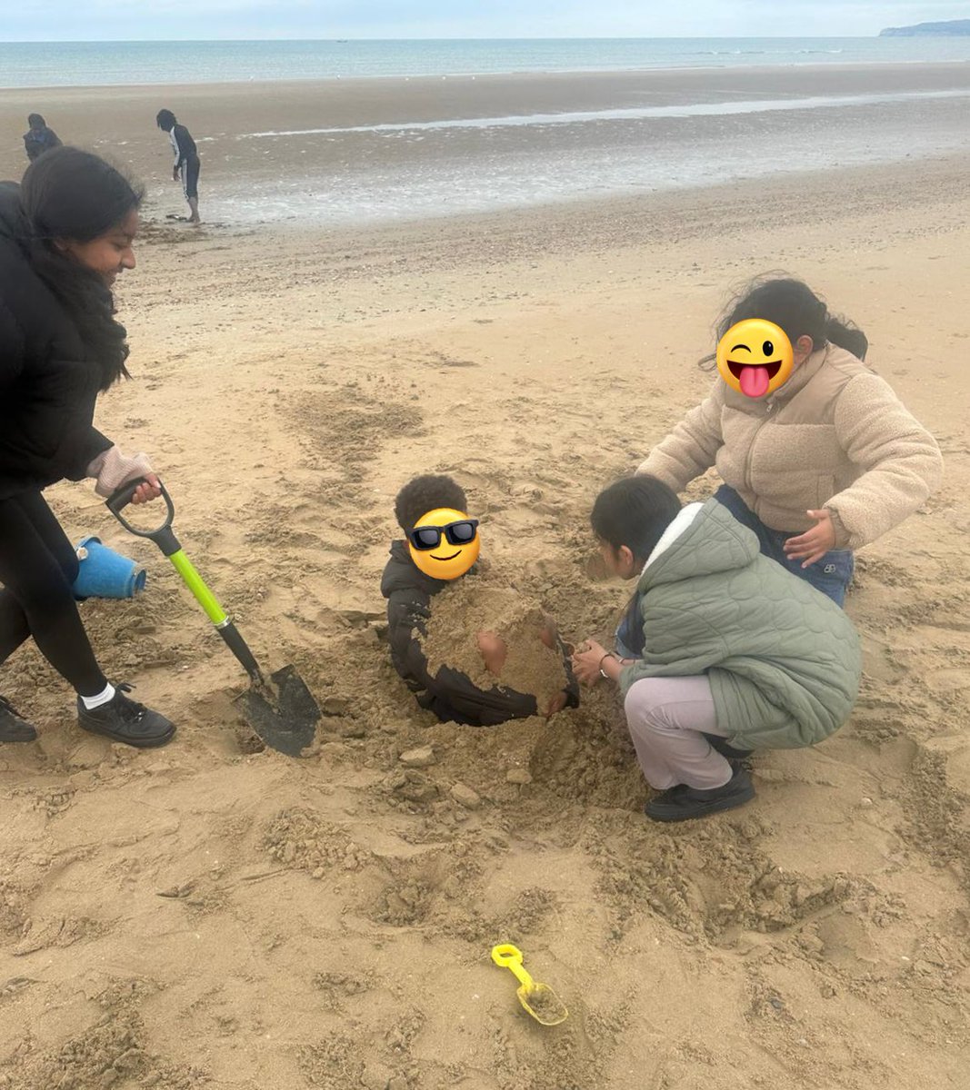 Sharing some more photos from <a href="/KenchHillCentre/">Kench Hill Charity</a> working on archery skills, enjoying some pond dipping and a spot of birdwatching 🪲🏹🦅😊🪱🪵
