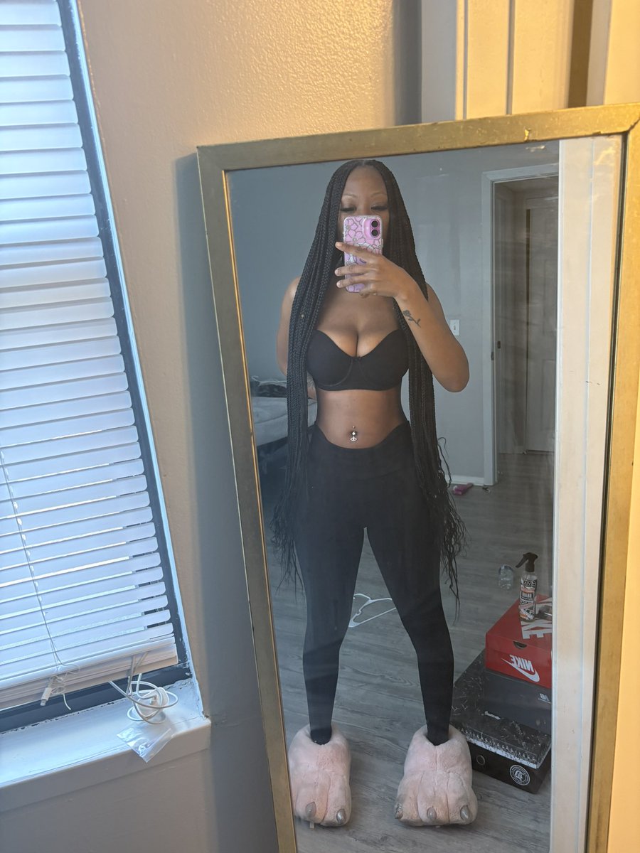 _xdlr's tweet image. Caption This 🫦