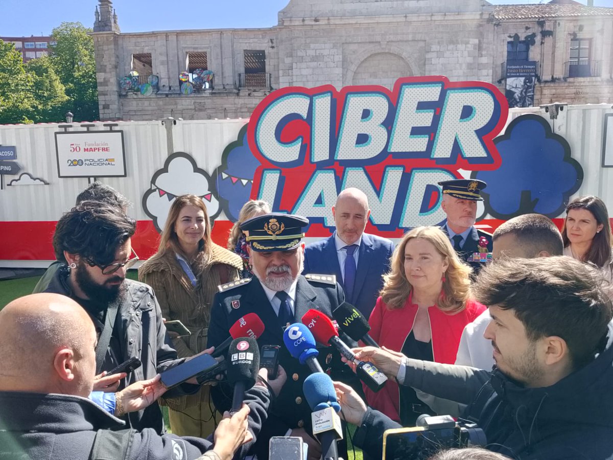 Policía Nacional (@policia) on Twitter photo En #Ciberland de <a href="/fmapfre/">Fundación MAPFRE</a> y <a href="/policia/">Policía Nacional</a> te enseñaremos cómo protegerte contra los riesgos digitales
📍En #Burgos, Plaza de San Juan
📅 Del 7 al 10 de mayo
Acceso gratuito y contenidos clave como prevención de #estafas, #fakenews y el impacto de la #IA
#Ciberseguridad En #Ciberland de <a href="/fmapfre/">Fundación MAPFRE</a> y <a href="/policia/">Policía Nacional</a> te enseñaremos cómo protegerte contra los riesgos digitales
📍En #Burgos, Plaza de San Juan
📅 Del 7 al 10 de mayo
Acceso gratuito y contenidos clave como prevención de #estafas, #fakenews y el impacto de la #IA
#Ciberseguridad