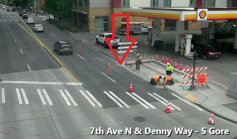 9th Aveと6th Ave Nの間のDenny