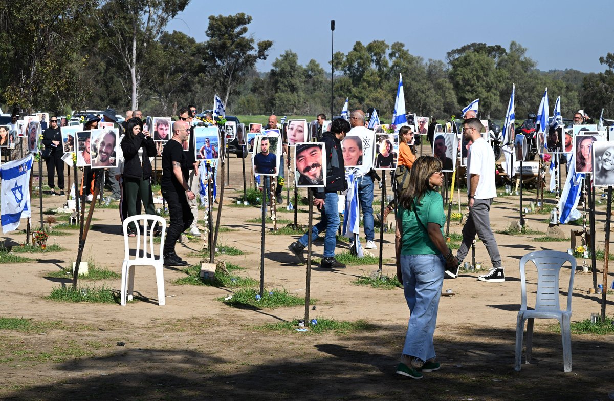 Gaza und die Verantwortung der Deutschen
 
Immer wieder positionieren sich Personen unterschiedlicher Wichtigkeit gegen einen Völkermord im Gazastreifen und gegen Israel. In wohlfeilen Worten und dem Vorantragen des Humanismus gleich einem Schild wird nicht nur