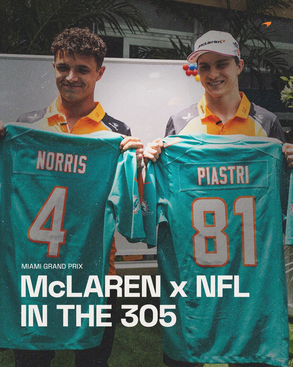 Not your average pre-race huddle 🏈

#McLaren | #MiamiGP 🏝️