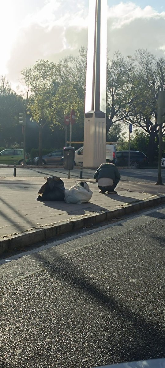 Así viven los vecinos de la Macarena la Feria de Abril del 2025. Qué fiestuqui con alcohol,drogas,folleteo entre los coches..Maravilloso!
<a href="/Ayto_Sevilla/">Ayuntamiento de Sevilla</a> <a href="/jlsanzalcalde/">José Luis Sanz</a> <a href="/ppepelusev/">jlgm</a> <a href="/ManuelLoreto17/">Manuel Loreto</a> <a href="/silviapozosan/">Silvia Pozo</a> <a href="/AlvaroPimentelS/">Álvaro Pimentel Siles 🇪🇸</a> <a href="/Man_ales/">Manuel Alés del Pueyo</a> <a href="/PoliciaSevilla/">Policía Local de Sevilla</a> <a href="/policia/">Policía Nacional</a> <a href="/SubdeGobSevilla/">Subdelegación del Gobierno en Sevilla</a>