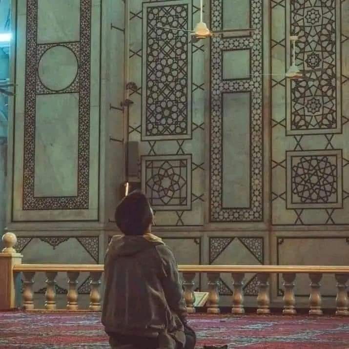 "يَا رَبُّ لِي حَاجَةٌ فِي النَّفسِ تَعلمُهَا 
يَا رَبُّ مَرحَمَةً بِي قُل لَهَا كُونِي.."