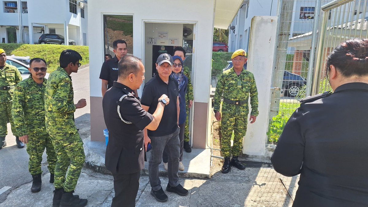 Pemantauan lokasi penugasan Kawalan Keselamatan Tetap di Baitul Mahabbah, Depot Imigresen Bekenu Miri Sarawak oleh YS. PjKR Jimmy anak Jupiter Sambau, Pengarah Bahagian Operasi, <a href="/relamalaysia/">relamalaysia</a>
#setiaberbakti #siapsiaga <a href="/KDNPUTRAJAYA/">KDN🇲🇾</a>
<a href="/abgzulfikar/">𝕬𝖇𝖆𝖓𝖌 𝖅𝖚𝖑𝖋𝖎𝖐𝖆𝖗 🇲🇾🌸</a> <a href="/RELADAERAH_MIRI/">RELA Daerah Miri</a>
