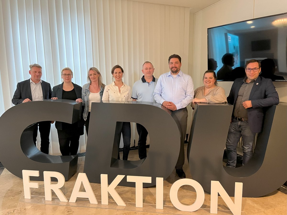 LEV Thüringen (@levthueringen) on Twitter photo Gutes Gespräch gestern mit Frau Gerbothe, der bildungspolit. Sprecherin der CDU . Es ging um Lehrkräftemangel, Kommunikation, Schulordnung, Schülerbeförderung, Schulessen...
Und was wünscht sie sich von der
LEV? >Das ehrliche Wort!
Damit können wir dienen...
<a href="/cdu_fraktion_th/">CDU-Fraktion im Thüringer Landtag</a> Gutes Gespräch gestern mit Frau Gerbothe, der bildungspolit. Sprecherin der CDU . Es ging um Lehrkräftemangel, Kommunikation, Schulordnung, Schülerbeförderung, Schulessen...
Und was wünscht sie sich von der
LEV? >Das ehrliche Wort!
Damit können wir dienen...
<a href="/cdu_fraktion_th/">CDU-Fraktion im Thüringer Landtag</a>