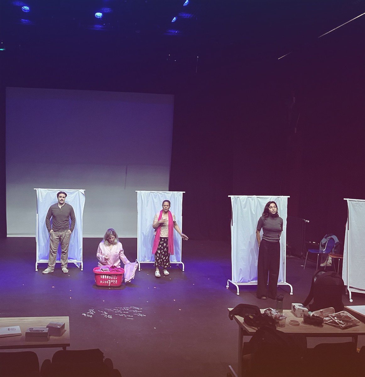 LoriDelRob's tweet image. I sat to watch my play, ‘A Waiting Game’. Huge part of 3y research to change #breastcancer narratives that are problematic. The 140 forms have clarified that it resonated with the audience. Proud of the team who brought the stories’ to light. Feedback says play must be seen.