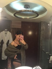 花可以自己买 海可以自己看  但花有人送更好 海有人一起看更有趣