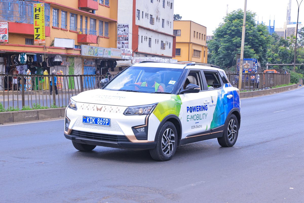 2/4
The momentum started on Sunday with a vibrant EV Parade in partnership with EMAK and GIZ, featuring over 400 electric vehicles covering 77 km across Nairobi.