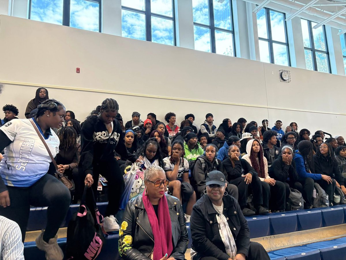 wildcats_hs1904's tweet image. We recognized 99 years of excellence renaming Giles Avenue as Globetrotter’s Way, right at Phillips HS where it all started in 1926.  @CpsLeaders @ChiPubSchools @CPSCareerReady @CPSCEdoBogdana @cps__face @CpsOptions @CPSNetwork17 @tamika_ball1 @PedroCPSCEO