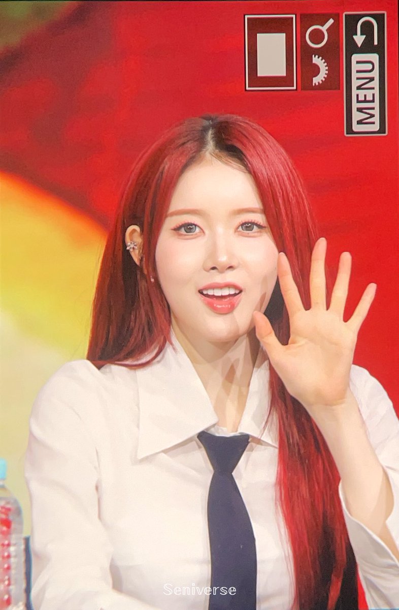 _seniverse_'s tweet photo. 250507 케이팝머치 프리뷰

👋

#스테이씨 #STAYC 
#시은 #SIEUN https://t.co/ewP9bsZGup