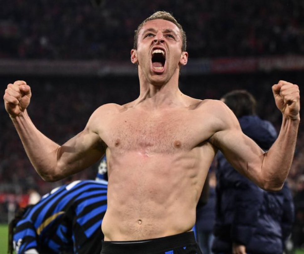 WorldInterFC's tweet image. HERMOSA MAÑANA ¿VERDAD? 💪🏽🖤💙
#PazzaInter #Amala