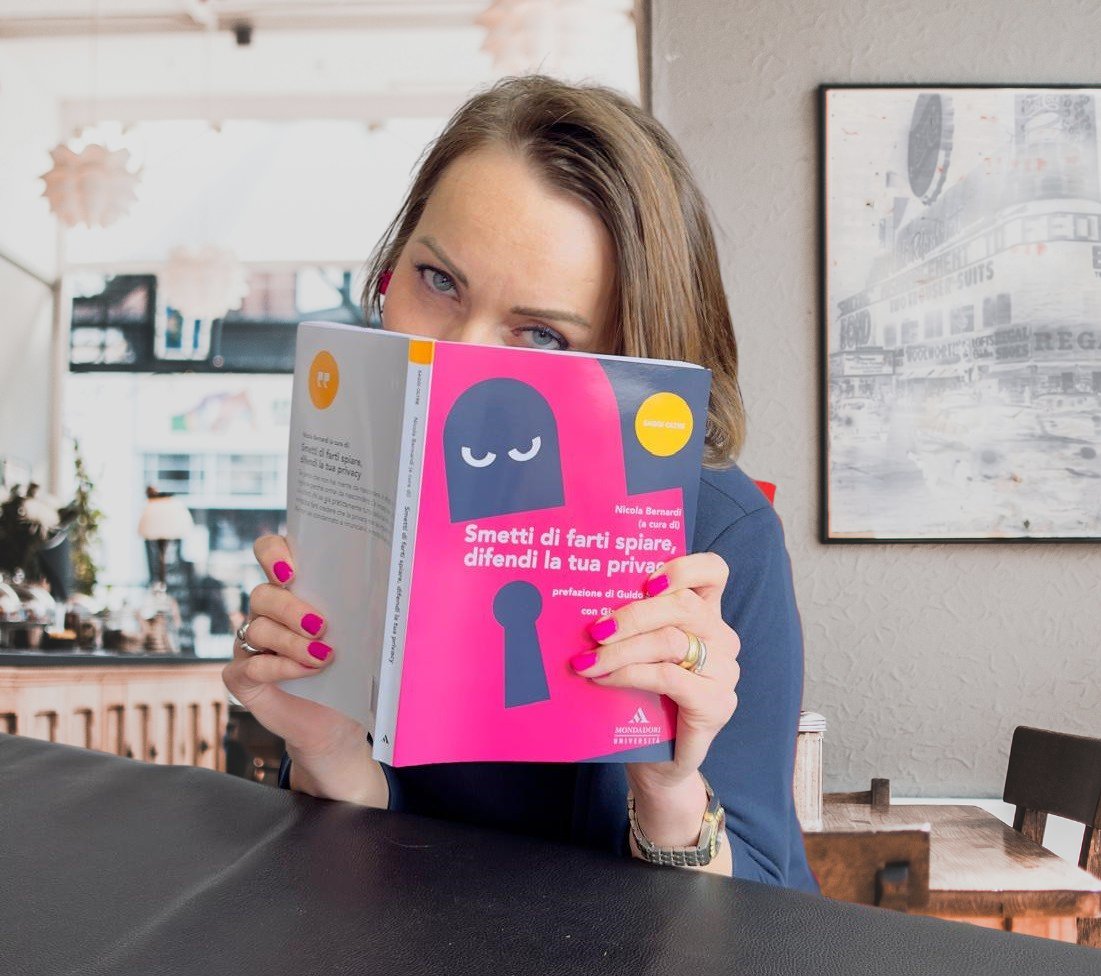 Felice di aver ricevuto il mio nuovo libro "Smetti di farti spiare, difendi la tua privacy" edito <a href="/Mondadori/">Mondadori</a>  Università scritto con Gianluca Amaru' Alessandra Fava e Marco Fossi.Grazie a <a href="/guidoscorza/">Guido Scorza</a> che ci ha onorato della sua prefazione