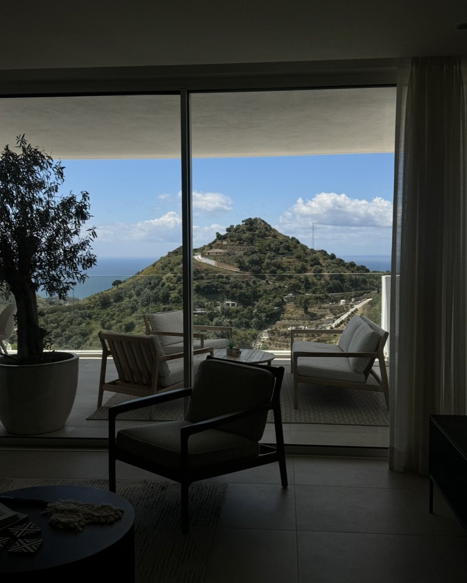 thomasvdleck's tweet photo. Swapped the Dubai heat for a Fresh sea breeze in Spain https://t.co/EHaJvsJOtR