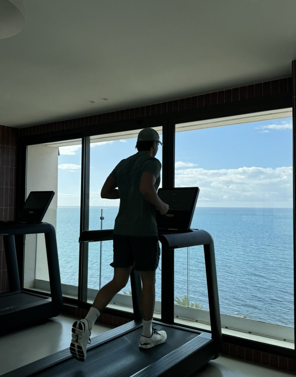 thomasvdleck's tweet photo. Swapped the Dubai heat for a Fresh sea breeze in Spain https://t.co/EHaJvsJOtR