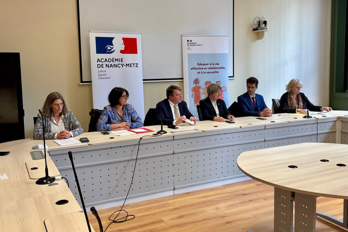 Académie de Nancy-Metz (@acnancymetz) on Twitter photo Le recteur <a href="/pf_mourier/">PF MOURIER</a> s’est rendu au <a href="/LyceeLoritz/">Lycée Henri Loritz</a> dans une classe de 2e pour assister à une séance #EVARS, échanger avec les élèves et les personnels, rappelant l'importance de ce programme adapté à l’âge des élèves pour une École et une société du #respect et de l’#égalité👥 Le recteur <a href="/pf_mourier/">PF MOURIER</a> s’est rendu au <a href="/LyceeLoritz/">Lycée Henri Loritz</a> dans une classe de 2e pour assister à une séance #EVARS, échanger avec les élèves et les personnels, rappelant l'importance de ce programme adapté à l’âge des élèves pour une École et une société du #respect et de l’#égalité👥