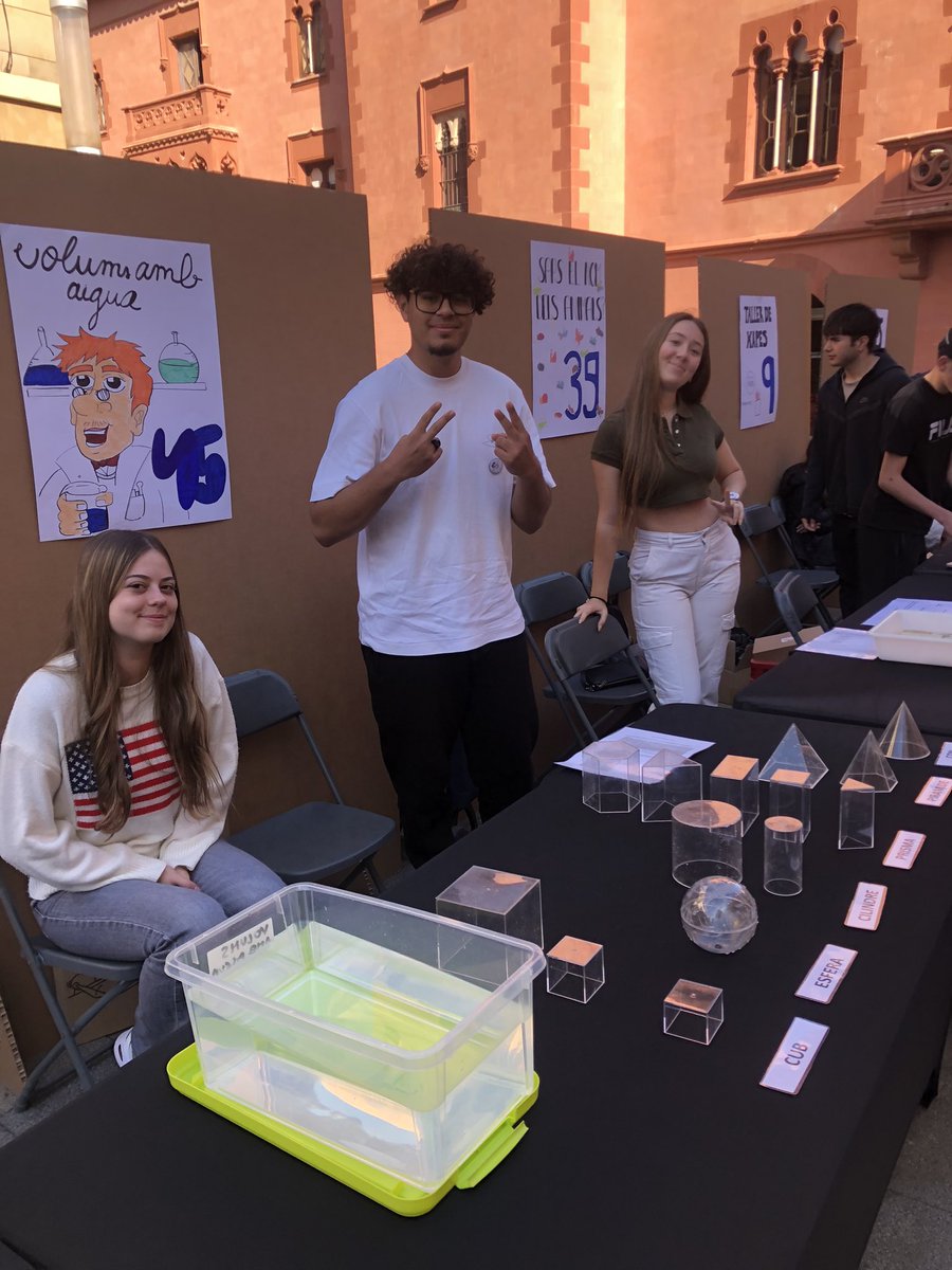 L’alumnat de 4t ha participat en la #FiraCientífica de <a href="/ViladecansTweet/">AjuntamentViladecans</a> i la #FundacióCiutatDeViladecans amb les millors paradetes de ciències, mostrant la part més lúdica de l’aprenentatge.