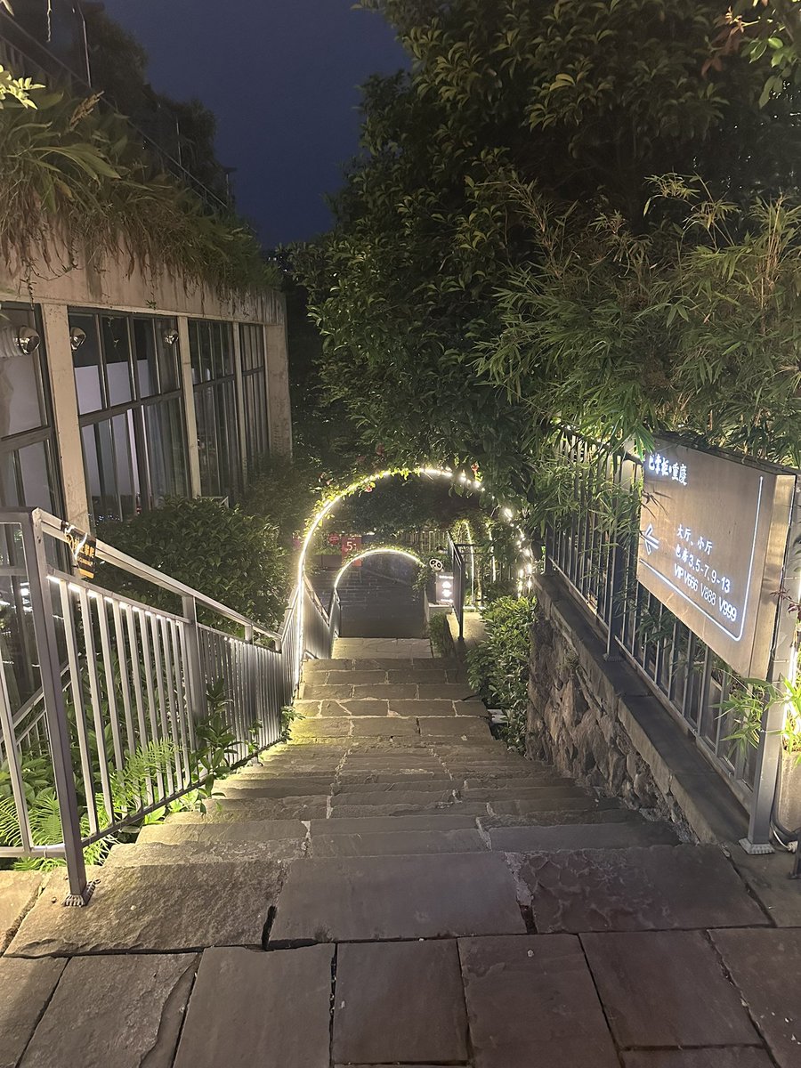 看山看水看不到人！欢迎来吃火锅