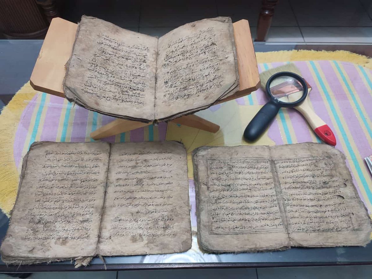 Berikut 3 naskah dengan kondisi paling parah yang kami Terima sejauh ini. Sangat lembab, jamur hitam di setiap halaman dan halaman yg saling menempel. 
***
Kami ucapkan terima kasih kepada Para Donatur dan Pihak yang senantiasa mendukung konservasi naskah yang dilakukan RANU.