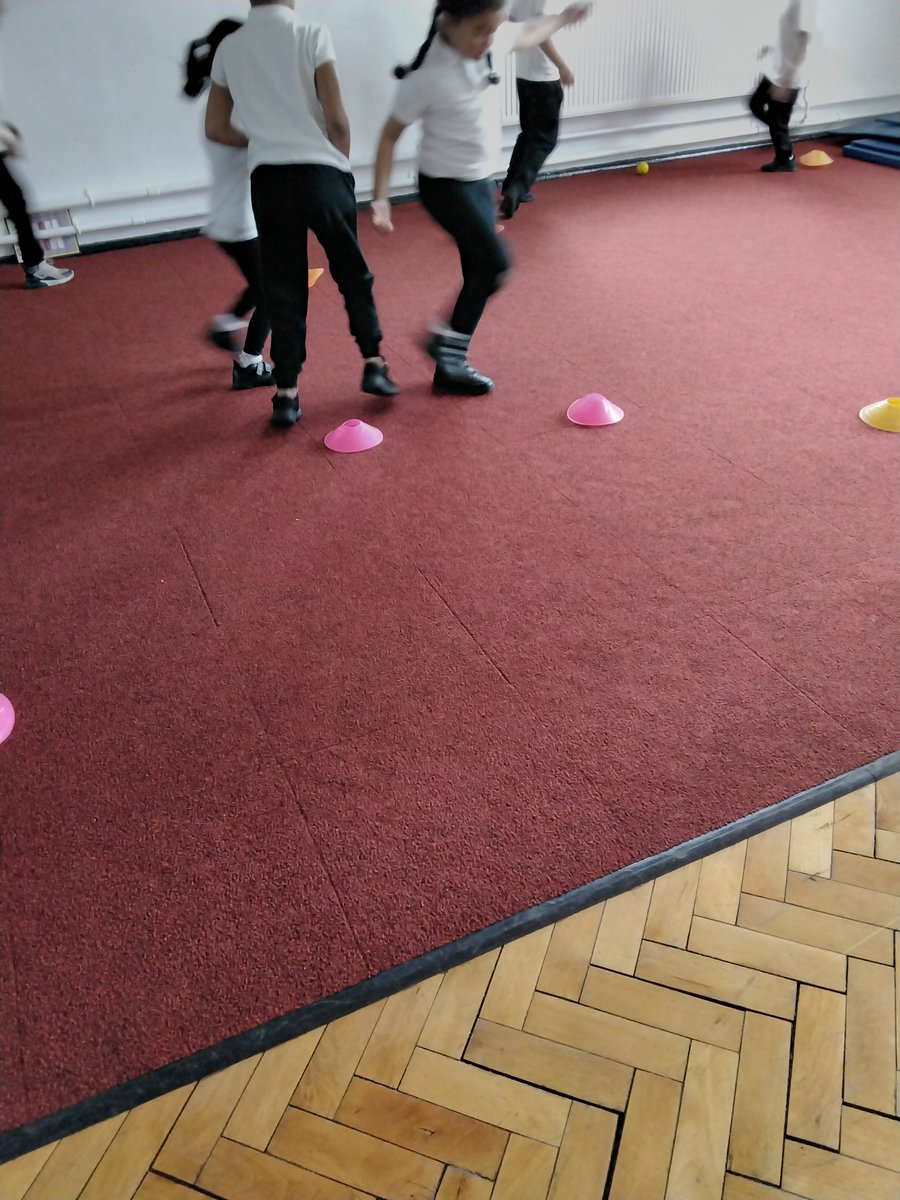 wyndclf's tweet image. Year 2 really enjoyed their PE. They demonstrated dodging techniques with their peers. 
#Dodging #WPS #LeighTrust #Year2 #Article31 #RRSA