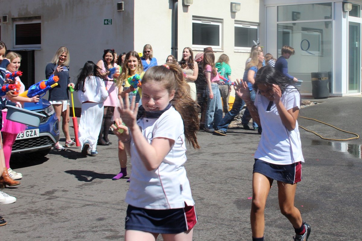 Q6thForm tweet media