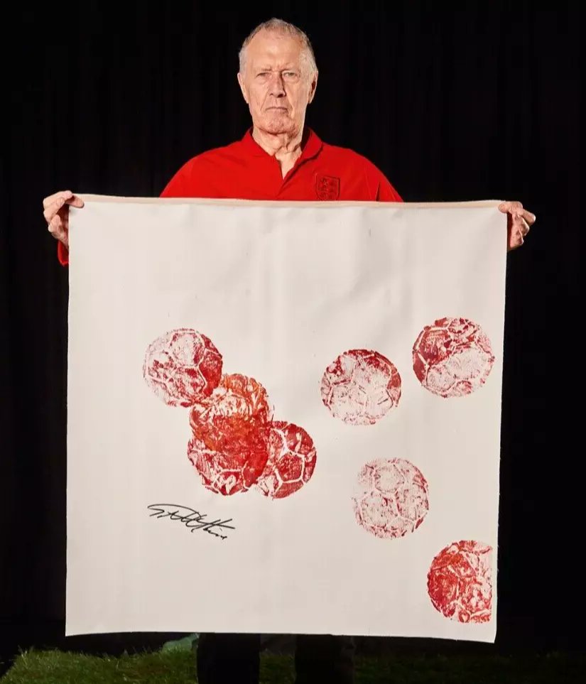 JeffAstleFdn's tweet image. England and West Ham legend Sir Geoff Hurst is supporting The Jeff Astle Foundation - creating this unique painted ball impression artwork, with all profits going to the Foundation.
This item is the 'England Red' football artwork - one of only two prints created by Sir Geoff…