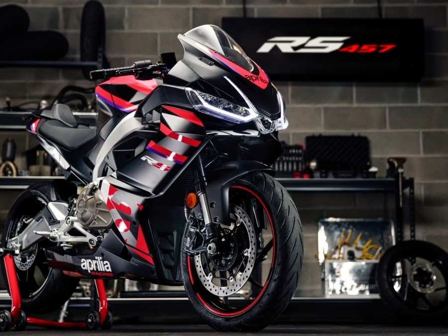 BACK IN-STOCK ALERT! Stop in today to take home the hottest sport bike on the market this summer. #apriliausa #summerfun #RS457

youtu.be/Y7jCKHTRfUA?si…