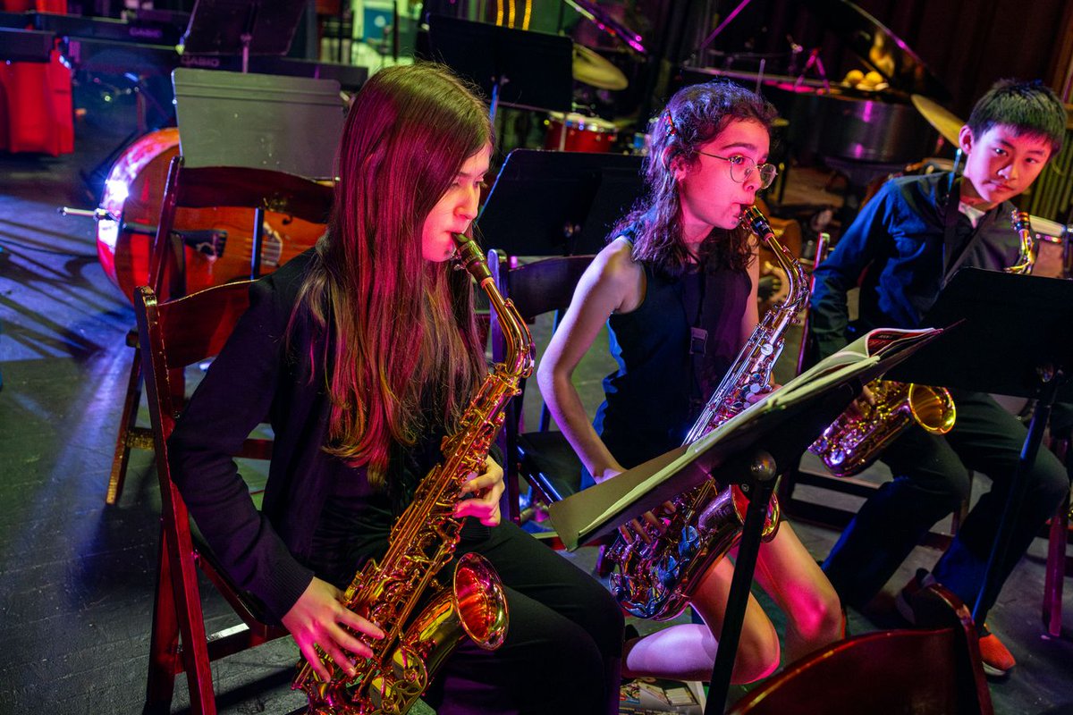 We had a wonderful time showcasing our talented Middle School student-artists during our annual Middle School Evening of the Arts! 🎶🖼️
