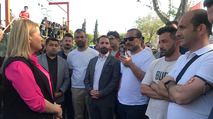 KocaeliKoz's tweet photo. Hürriyet rafineride… Yüzde 35’i kabul etmeyen TÜPRAŞ işçileri CHP Genel Başkanı Özgür Özel’i bekliyor! 
AYRINTILAR 👇
https://t.co/ZlFzEXIgKU https://t.co/vvD80fSpg8