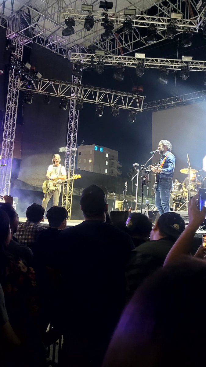 anapausm's tweet photo. Se activó el modo "groupie" con @DesiertoDrive @KrossVazquez @rickytrech @arthurwhite08 
Mi yo de 16 brinca de emoción! https://t.co/171BRDY3Gu