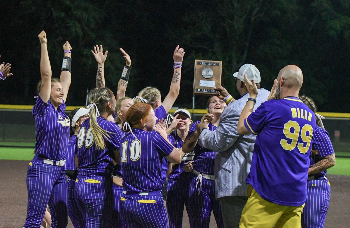 Day 2 of high school softball regionals in the books. Teams began to punch their tickets to the state tournament, some in pretty dramatic fashion. Catch up here:

open.substack.com/pub/4cornersso…