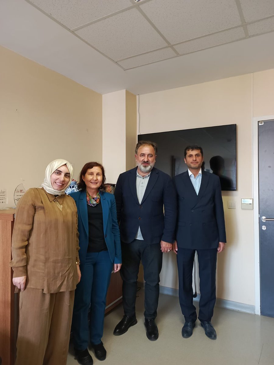 yahyabilgintr's tweet photo. İstanbul medeniyet Üniversitesi sağlık yönetimi bölümü mezun olacak öğrenci arkadaşlara emek ve politikaları konulu sunum gerçekleştirdik. ev sahipliği ve misafirperverliği için prof.dr Aygül yanık Doç. Dr. Seda Uyar ve Doç. Dr. Kadir Ulutaş hocama teşekkür ederim https://t.co/JjwGtWDE77