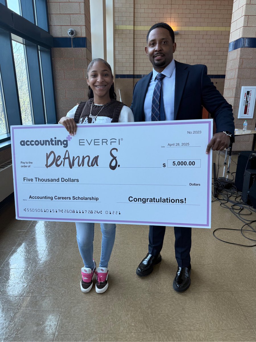 SimeonNews's tweet photo. Last week our accounting program was awarded a $5K donation. Our student DeAnna S. was also awarded a 5K scholarship! @ChiPubSchool @CPSNetwork17 #simeon #simeoncareeracademy #simeonhighschool #chicago #chicagopublicschools #simeonalumni #explore https://t.co/Gs5w07g0Gx