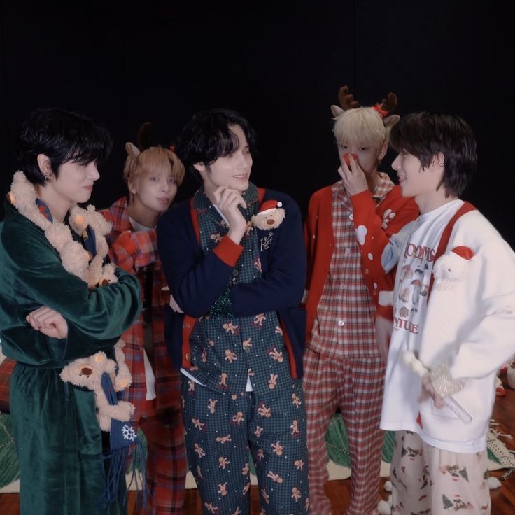 reversegyutrap's tweet image. #TXT as christmas carol scenes/quotes
゚+.゚(*´∀`)b゚+.゚revising for my gcses
#TOMORROW_X_TOGETHER #gcses #TXT_LoveLanguage #GCSEs2025