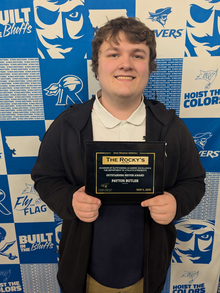 Dang, we clean up well!

Congratulations to Payton (Bones) Butler <a href="/Patron634/">Bones</a>  on winning the most outstanding esports player award at this years Rocky's. 

Congrats to all our teams on a great season!

#GoReivers #esports #BonesistheGOAT