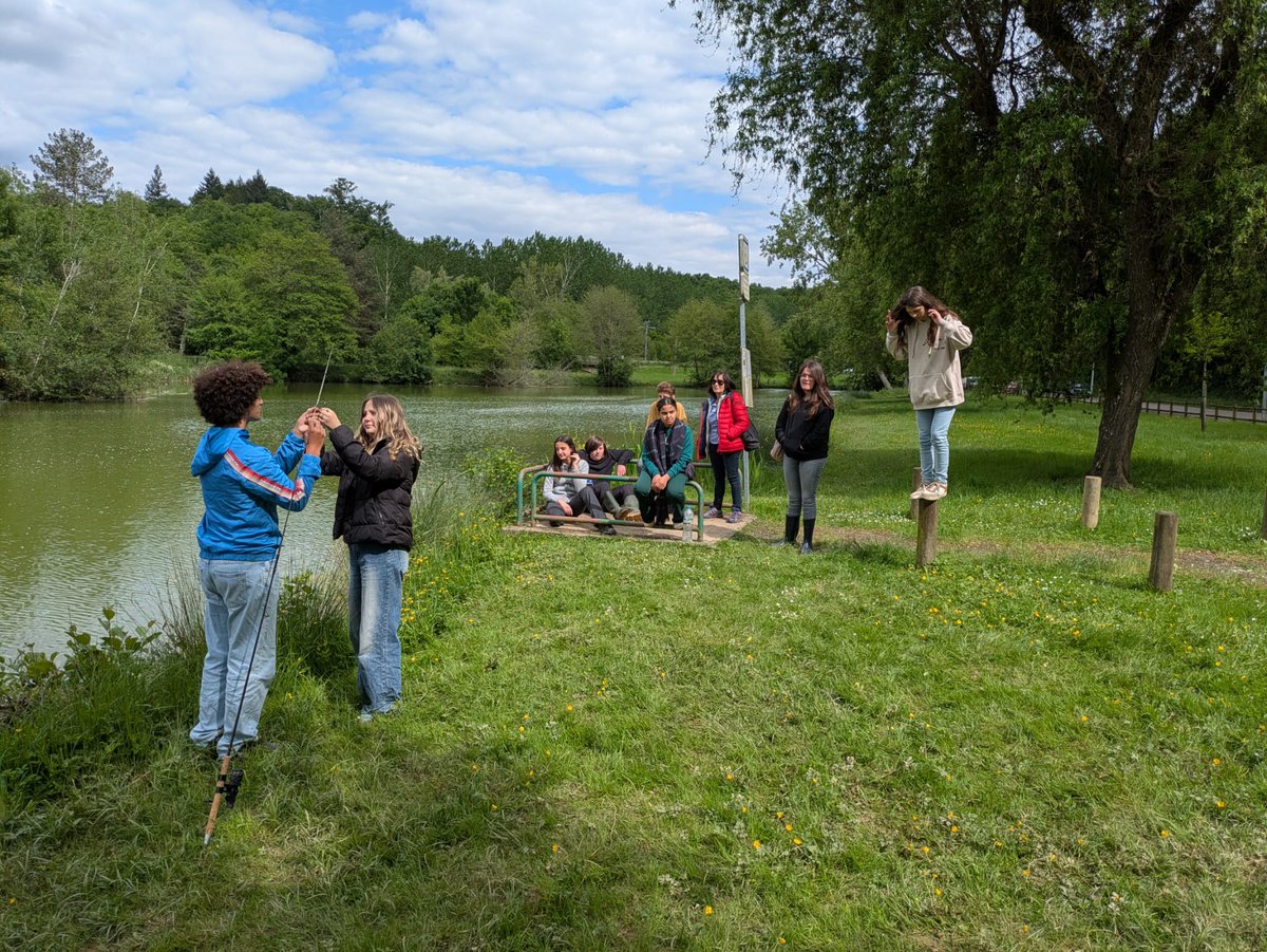 JeanRostandGers's tweet image. Initiation pêche 🎣 pour les élèves de 4eme du @JeanRostandGers avec l&apos;association élusate + découverte de la biodiversité avec l&apos;association #pierreetterre de #Riscle.