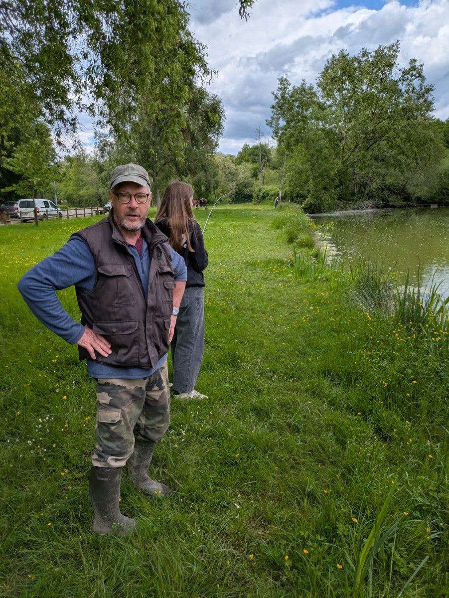 JeanRostandGers's tweet image. Initiation pêche 🎣 pour les élèves de 4eme du @JeanRostandGers avec l&apos;association élusate + découverte de la biodiversité avec l&apos;association #pierreetterre de #Riscle.