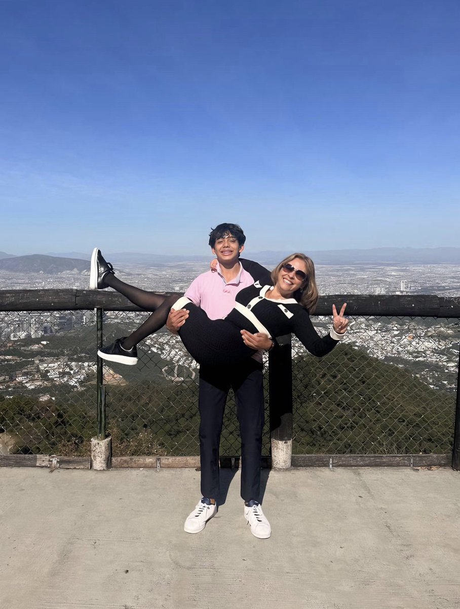 Celebro con el corazón lleno de amor y con infinita gratitud los 15 años de vida de mi nieto Yago. ¡Gracias, Dios, por este regalo tan grande! Te amo, mi niño hermoso. Eres mi vida, mi orgullo y mi alegría.