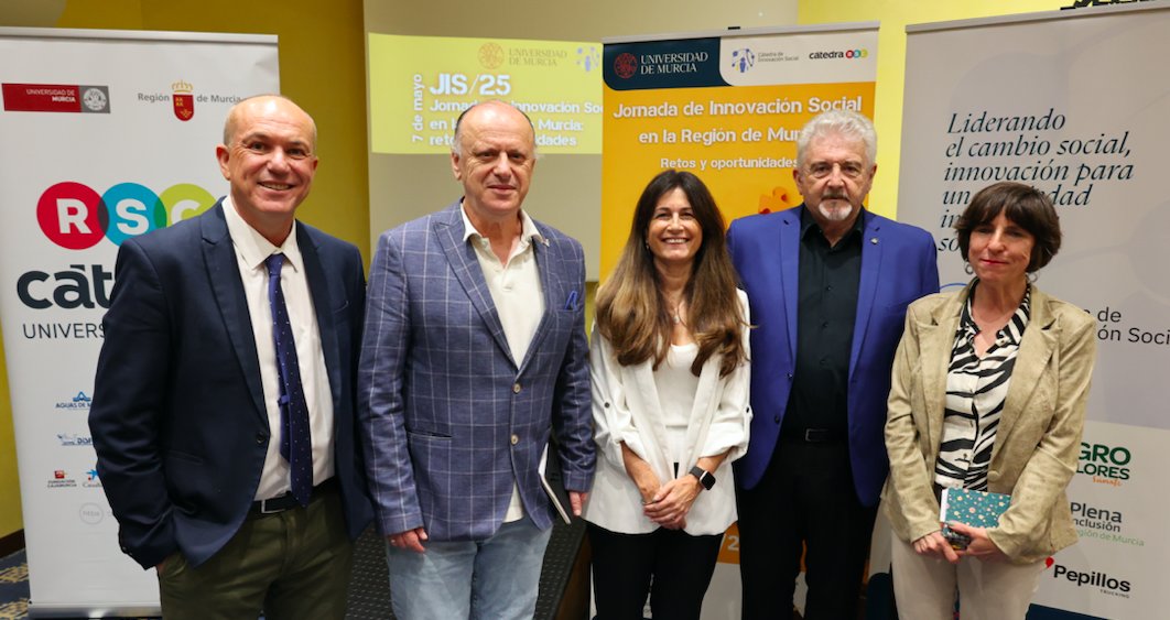 Murdiario's tweet photo. La Cátedra RSC de la UMU aborda el impacto de la innovación social en la economía regional https://t.co/3xIbZPIw91 a través de @Murdiario 

@Catedra_RSC @UMU @longinosmarin @PedroJ_Cuestas @robertofc_ @camaramurcia @ucomur @japedreno @FundacionCepaim @crysalia_es @contxaruiz https://t.co/lsqHhqX09t