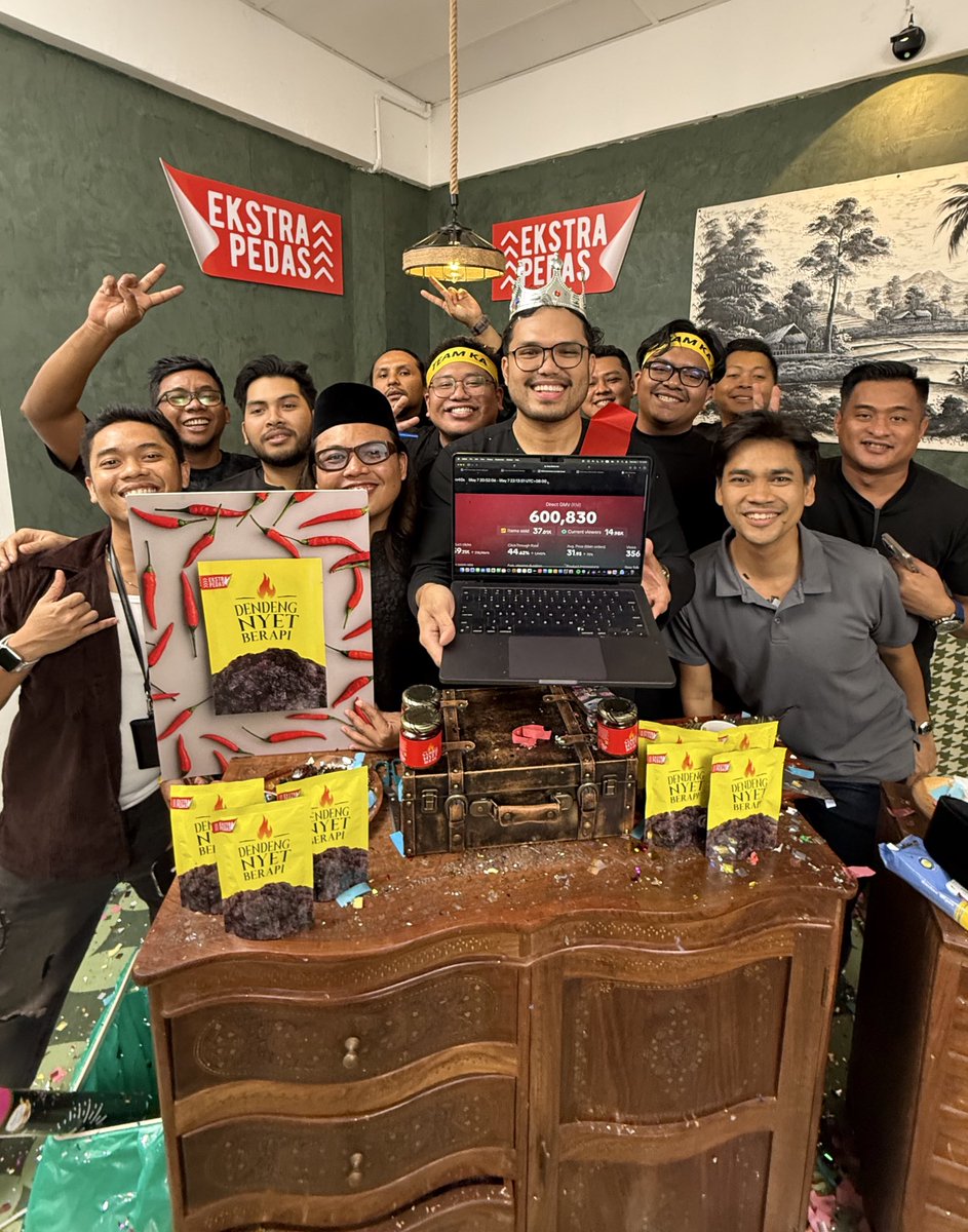 Alhamdulillah 40,000 paket Dendeng Ekstra Pedas sold out malam ni dengan sales lebih dari setengah juta ringgit. Thank you very much guyss for your support! 🙏🏻🥹