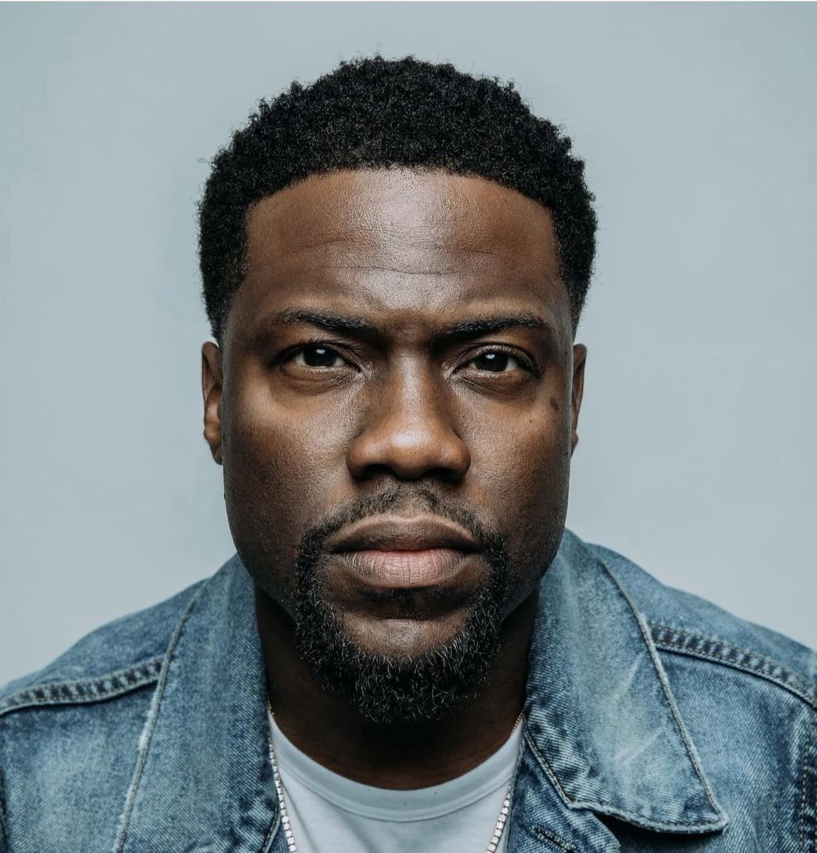TheConnoisseurV's tweet image. Report: Sean Miller and Kevin Hart to compete in a “Twerk-Off” competition prior to the teams home opener in November to generate revenue and buzz for the season.
Miller “It’s a great opportunity. Kevin has incredible recoil, but I have the size”
Welcome to the NIL era, folks.