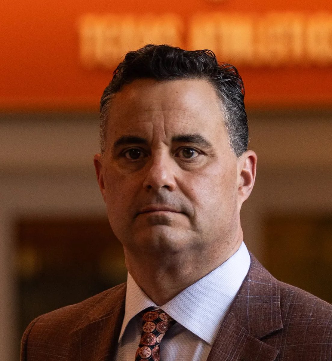 TheConnoisseurV's tweet image. Report: Sean Miller and Kevin Hart to compete in a “Twerk-Off” competition prior to the teams home opener in November to generate revenue and buzz for the season.
Miller “It’s a great opportunity. Kevin has incredible recoil, but I have the size”
Welcome to the NIL era, folks.