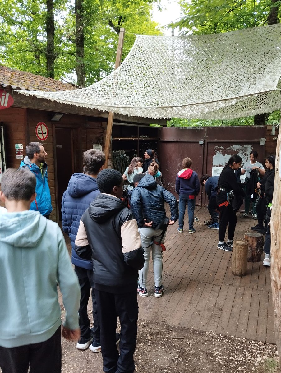 Les élèves de l'association sportive du collège Paul Valéry étaient aujourd'hui à Acrobois à Peyrins. Les conditions étaient idéales et les élèves ont pris beaucoup de plaisir! #AScollegePaulValery #acroboisPeyrins