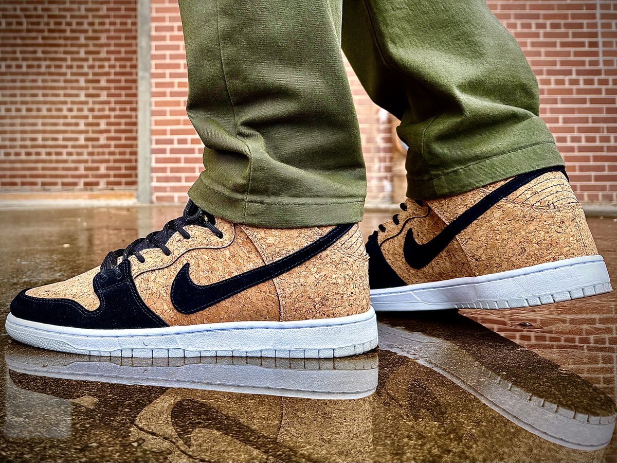 kaliboy2306's tweet image. Nike SB Dunk High Premium “Cork”

#SbDunks  #SNKRS  #KOTD #Kicks #NikeSB #yoursneakersaredope #Sneakers #nike #snkrsliveheatingup #snkrskickcheck #sneakerhead #sneakpeak #Woft #sneakeraddict #kotd @SneakerAdmirals @snkr_twitr @nikesb @nikestore